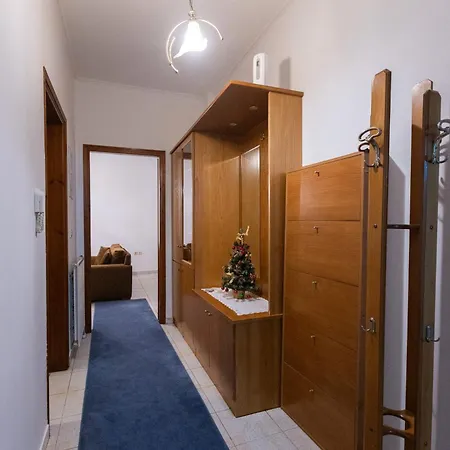 House In The Village * Tríkala