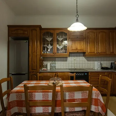 House In The Village 트리칼라