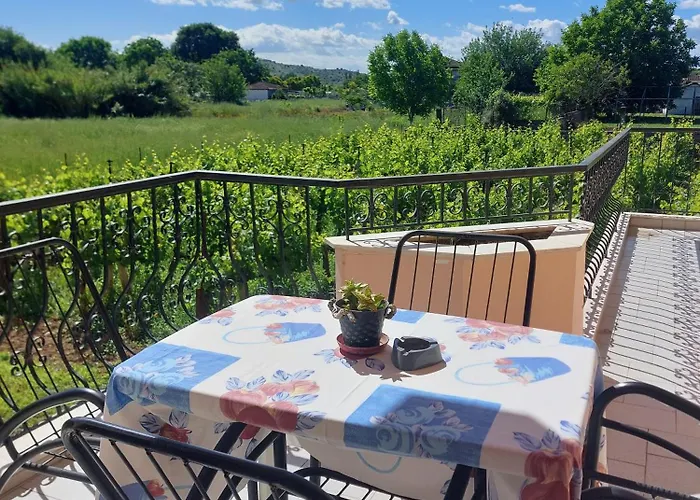 Vakantiehuis House In The Village *