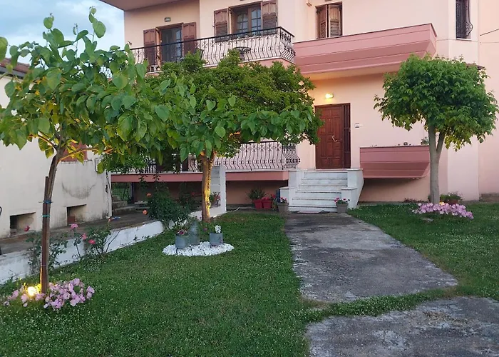 House In The Village Vakantiehuis Tríkala